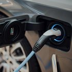 Elektro-Auto wird aufgeladen (c) Chuttersnap / unsplash